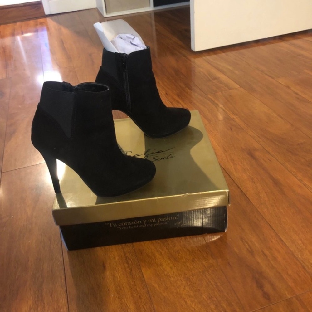 Thalia sodi shoes heels size 5